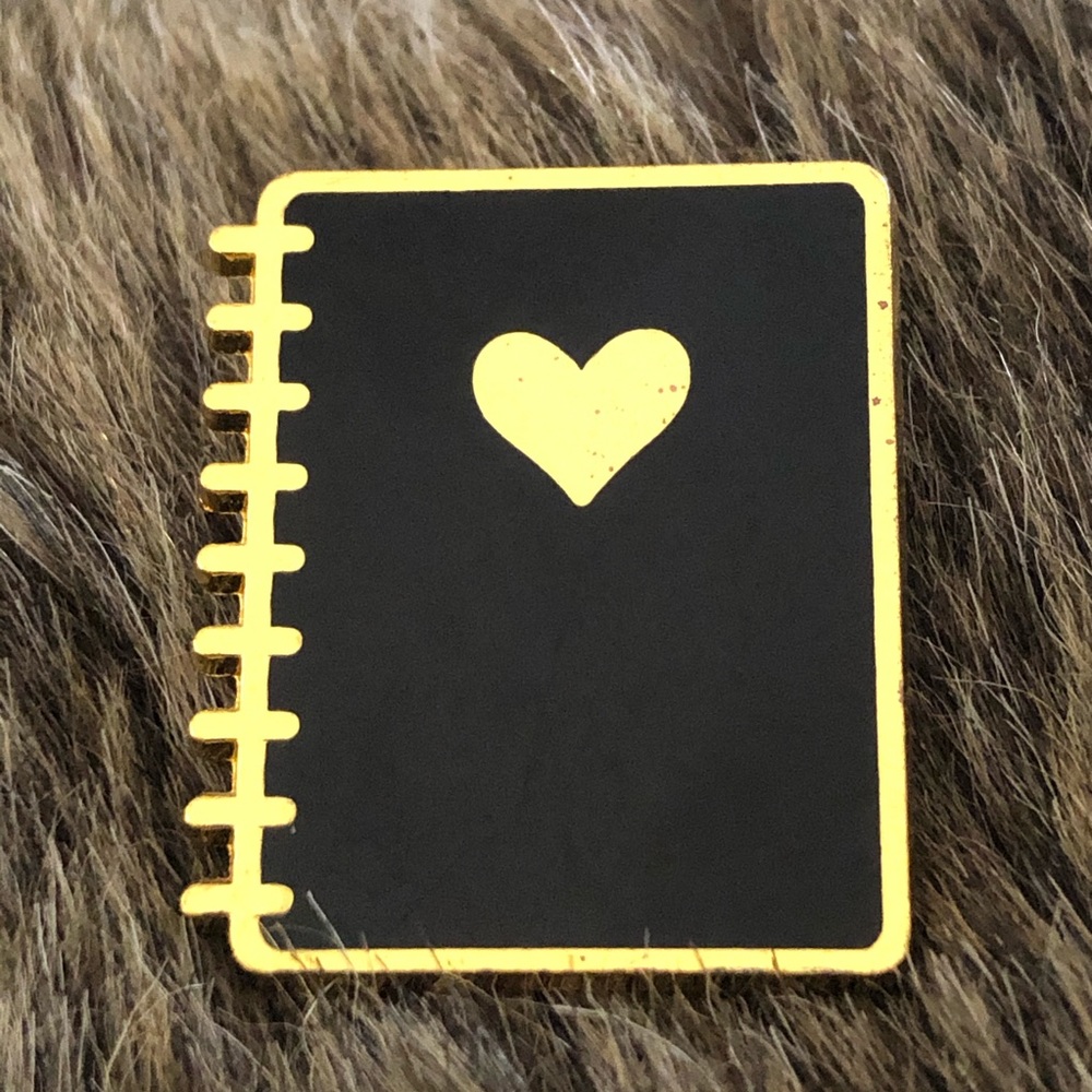 Vintage gold plated enamel heart notebook pin